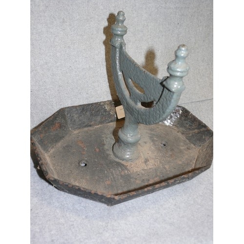 67 - VINTAGE CAST IRON BOOT SCRAPER