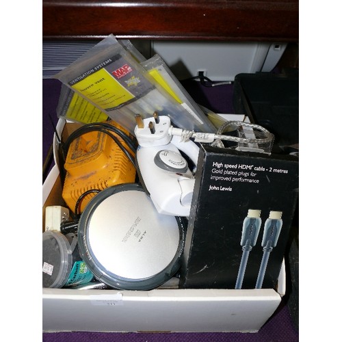 211 - A BOX OF ELECTRICAL ITEMS