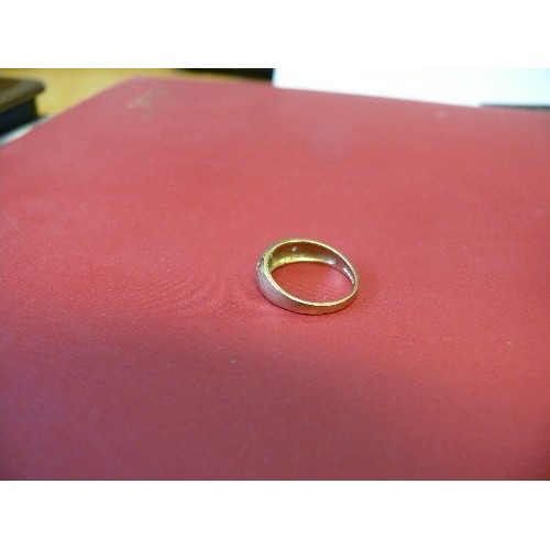 32 - 9CT GOLD RING WITH 3 WHITE STONES SIZE E  WEIGHT 1.54GR