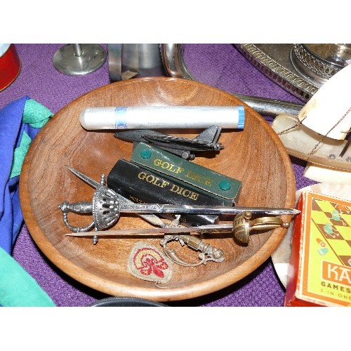 161 - A MIXED SELECTION OF COLLECTABLE ITEMS TO INCLUDE A HORN BOAT, BOXED TRUCK, AEROPLANE PENCIL SHARPEN... 