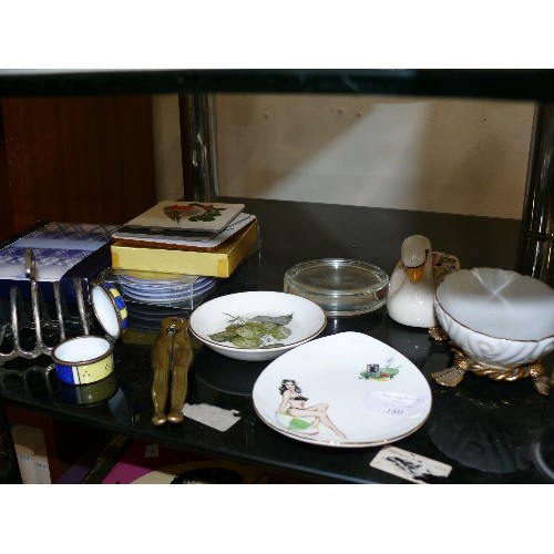 180 - A COLLECTABLE LOT TO INCLUDE BRASS LEG NUTCRACKERS, PIN DISHES, NEW HANKIES, TOAST RACK ETC