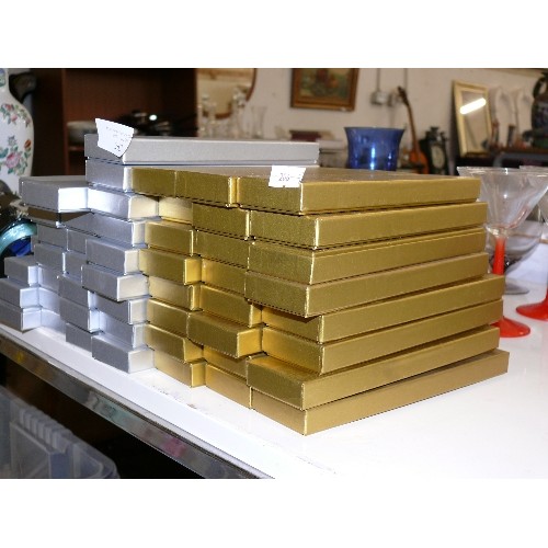 262 - A LARGE QUANTITY OF GOLD AND SILVER COLOURED JEWELLERY BOXES