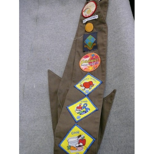 294 - A VINTAGE BROWNIE SASH WITH VARIOUS BADGES