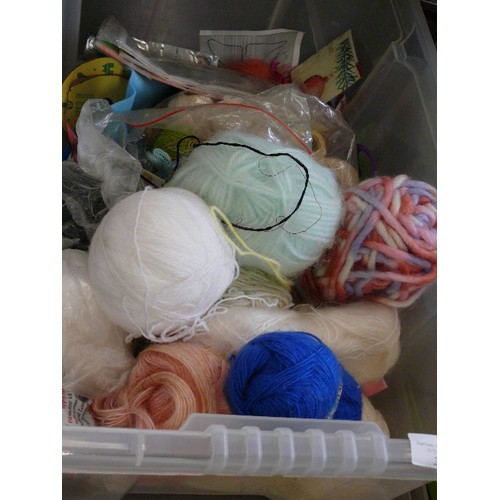 250 - A LARGE BOX OF VARIOUS WOOL AND THREAD PLUS SEWING PATTERNS