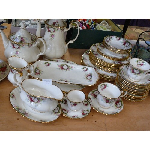 245 - A LARGE ROYAL ALBERT CELEBRATION TEA/DINNER SERVICE