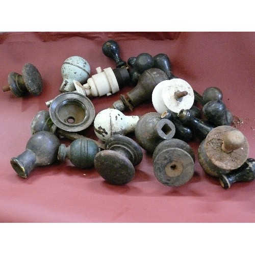 257 - A BOX OF BAKELITE DOORKNOBS