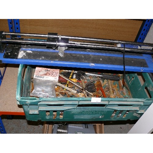 385 - A CRATE OF VARIOUS TOOLS AND A TILE CUTTER