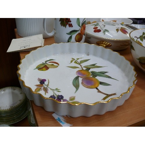 315 - A LARGE COLLECTION OF ROYAL WORCESTER EVESHAM CHINA BOWLS AND DISHES