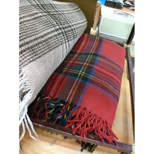 321 - 3 GOOD QUALITY VINTAGE WOOL BLANKETS