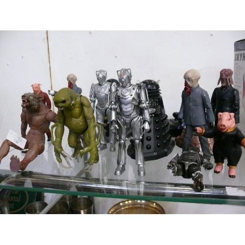 148 - A COLLECTION OF DOCTOR WHO FIGURES TO INCLUDE DALEKS, CYBERMEN, OOD, SLITHEEN ETC