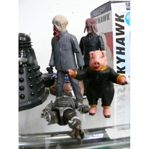 148 - A COLLECTION OF DOCTOR WHO FIGURES TO INCLUDE DALEKS, CYBERMEN, OOD, SLITHEEN ETC