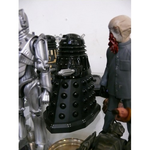 148 - A COLLECTION OF DOCTOR WHO FIGURES TO INCLUDE DALEKS, CYBERMEN, OOD, SLITHEEN ETC