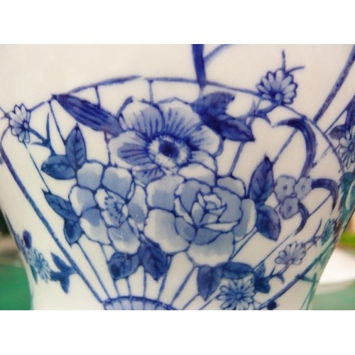 304 - A CHINESE BLUE & WHITE GINGER JAR