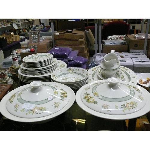 313 - A LARGE ROYAL DOULTON PART DINNER SERVICE 'TONKIN' TO INCLUDE PLATES, TUREENS, GRAVY BOAT, PLATTER E... 