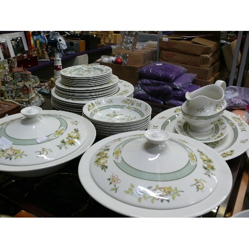 313 - A LARGE ROYAL DOULTON PART DINNER SERVICE 'TONKIN' TO INCLUDE PLATES, TUREENS, GRAVY BOAT, PLATTER E... 