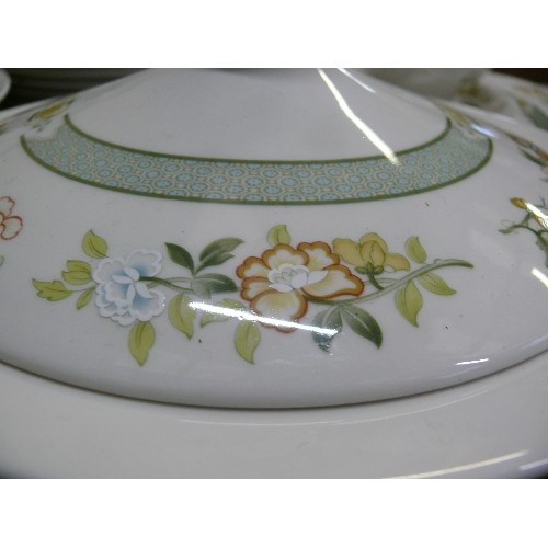 313 - A LARGE ROYAL DOULTON PART DINNER SERVICE 'TONKIN' TO INCLUDE PLATES, TUREENS, GRAVY BOAT, PLATTER E... 