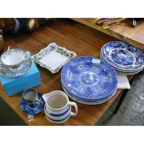 378 - A SELECTION OF CHINA TO INCLUDE BLUE & WHITE WEDGWOOD PLATES