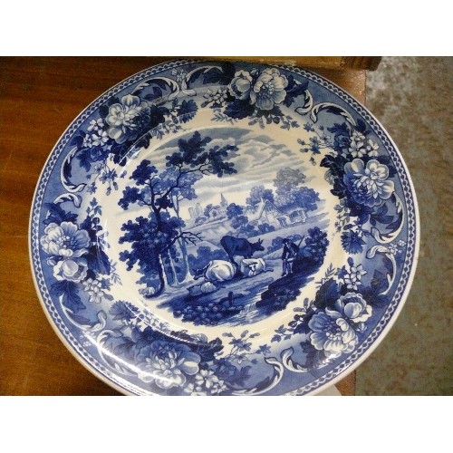 378 - A SELECTION OF CHINA TO INCLUDE BLUE & WHITE WEDGWOOD PLATES