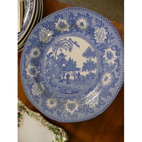 378 - A SELECTION OF CHINA TO INCLUDE BLUE & WHITE WEDGWOOD PLATES