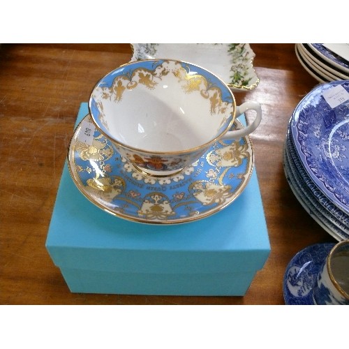 378 - A SELECTION OF CHINA TO INCLUDE BLUE & WHITE WEDGWOOD PLATES