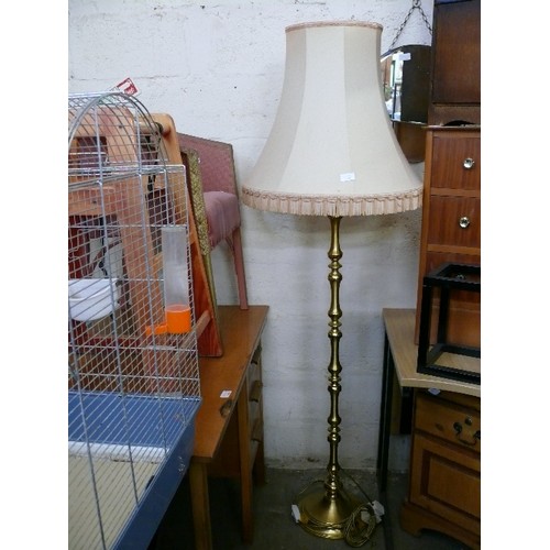 390 - STANDARD LAMP IN GOLD METAL WITH LARGE FRINGED SHADE