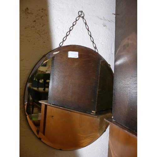 391 - ROUND BEVEL EDGED RETRO MIRROR ON A CHAIN