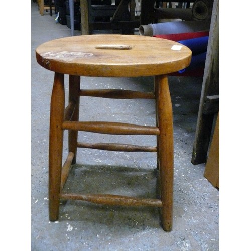 425 - VINTAGE ELM STOOL