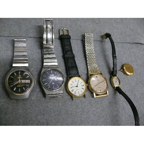 25 - A JEWELLERY BOX WITH 5 WATCHES - TIMEX DAY DATE, SEIKO DAY DATE,  LORUS DRESS WATCH PLUS ONE ALL GEN... 