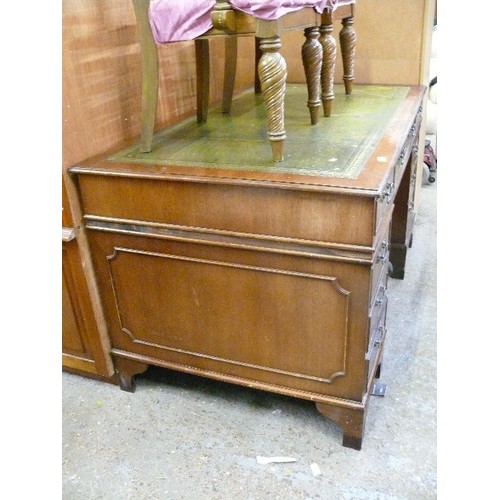 431 - BANKERS' DESK WITH DOUBLE 4 DRAWER PEDESTAL PLUS CENTRAL DRAWER  AND GREEN LEATHER TOP