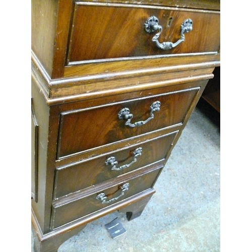 431 - BANKERS' DESK WITH DOUBLE 4 DRAWER PEDESTAL PLUS CENTRAL DRAWER  AND GREEN LEATHER TOP