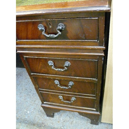 431 - BANKERS' DESK WITH DOUBLE 4 DRAWER PEDESTAL PLUS CENTRAL DRAWER  AND GREEN LEATHER TOP