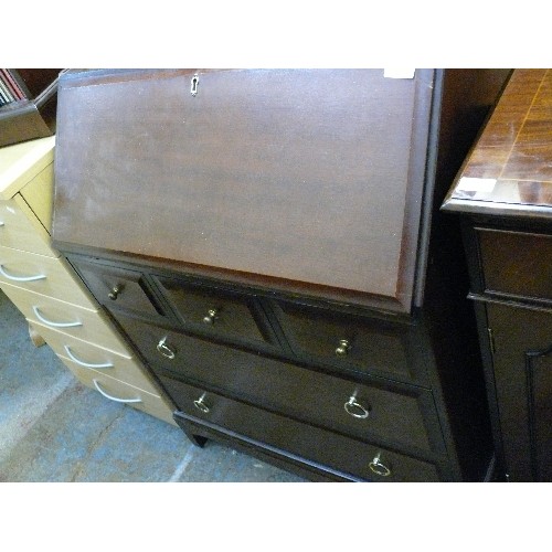 438 - STAG WRITING BUREAU