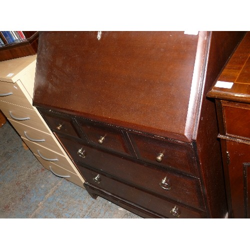 438 - STAG WRITING BUREAU