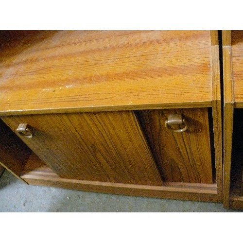 467 - WOOD EFFECT RETRO CABINET WITH SHELVING