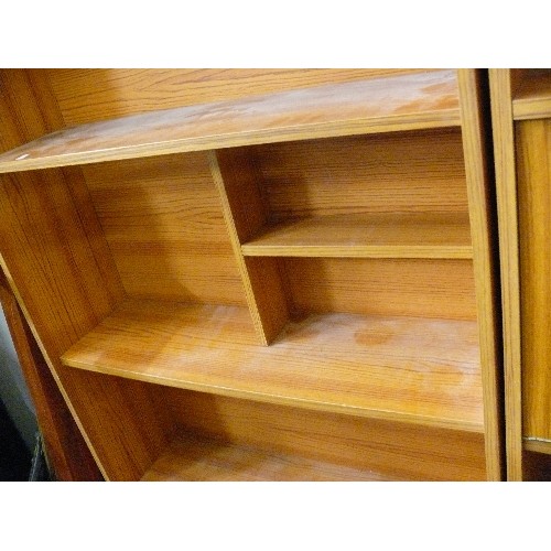 467 - WOOD EFFECT RETRO CABINET WITH SHELVING