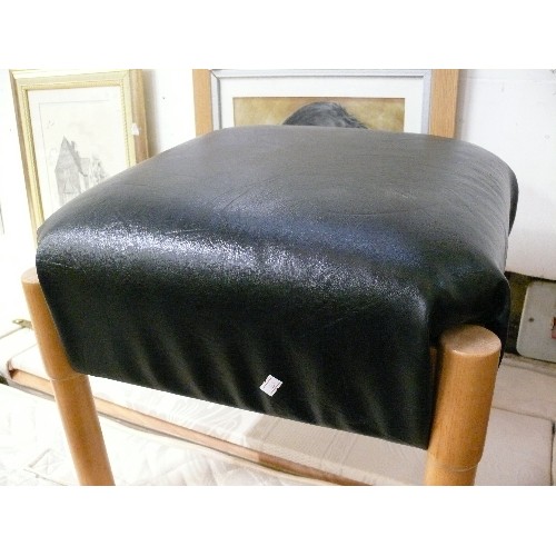 470 - STOOL ON TUBULAR LEGS WITH FAUX LEATHER PADDED SEAT