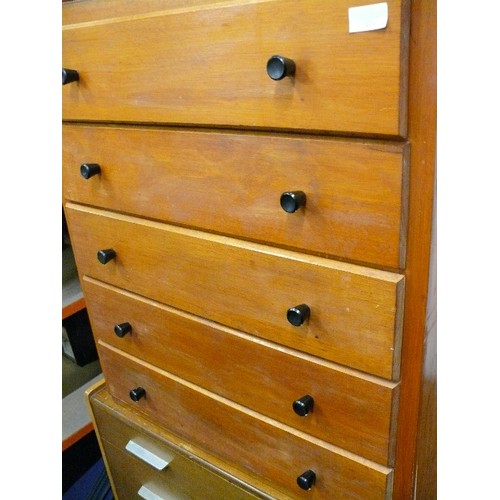 475 - CHEST OF 5 DRAWERS WITH PLASTIC HANDLES