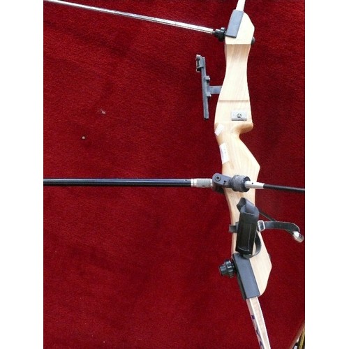 377 - A VERY GOOD ARCHERY SET LYONS RECURVE BOW AND ARROWS