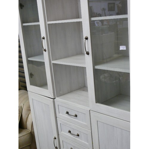 492 - CONTEMPORARY WHITE DISPLAY CABINET, 2 CUPBOARDS AND 5 DRAWERS TO THE BOTTOM, ABOVE CENTRAL OPEN DISP... 