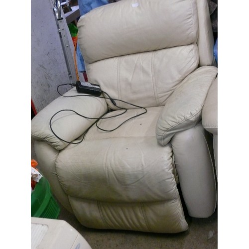 493 - CREAM LEATHER RECLINING 2 SEATER SOFA WITH A MATCHING RECLINING CHAIR