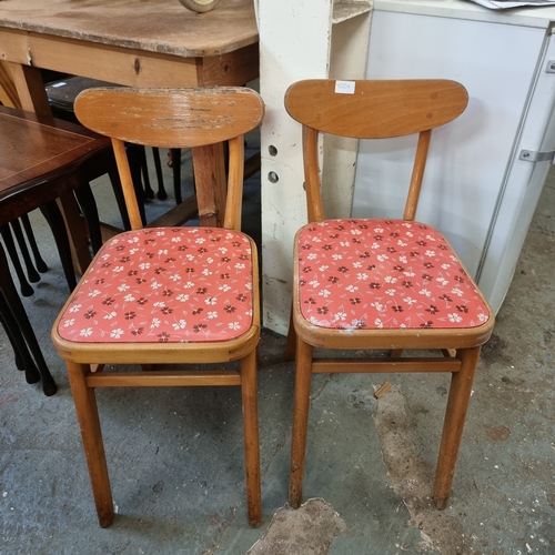 400A - A PAIR OF VINTAGE KITCHEN CHAIRS