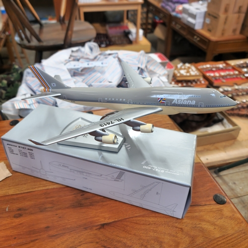 420A - BOEING B747-400 1:200 AIRCRAFT MODEL PLANE