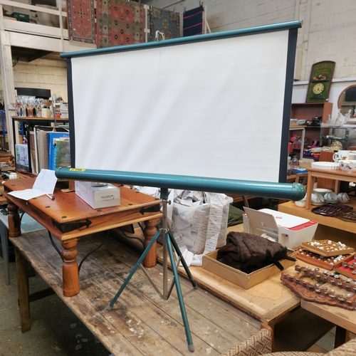 421A - JOHNSONS OF HENDON LUXOR VINTAGE PROJECTOR SCREEN