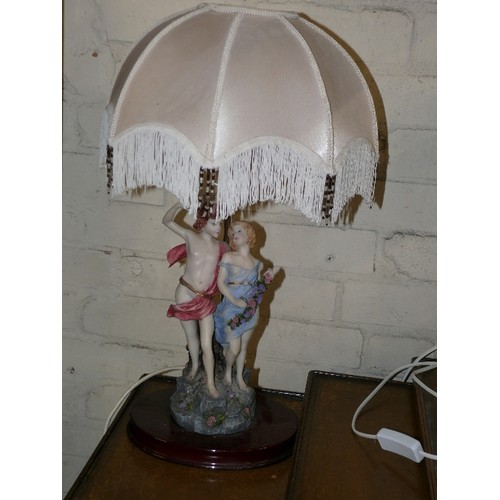 186 - A LARGE CERAMIC TABLE LAMP FEATURING A COUPLE WITH DECORATIVE SHADE