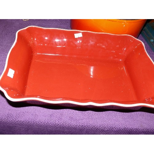 217 - A LARGE RED CERAMIC M&S SERVING DISH PLUS A LARGE 26