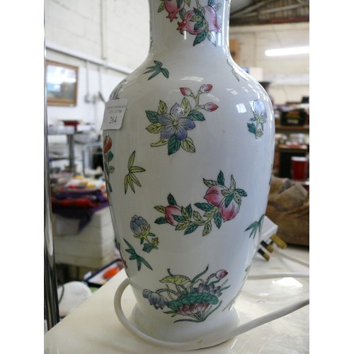 264 - A LOVELY FLORAL CERAMIC LAMP