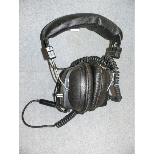 268 - A PAIR OF STEREOPHONIC HEADPHONES RH301