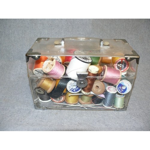 280 - A SMALL STORAGE CASE WITH CONTENTS OF COTTON WITH WOODEN REELS