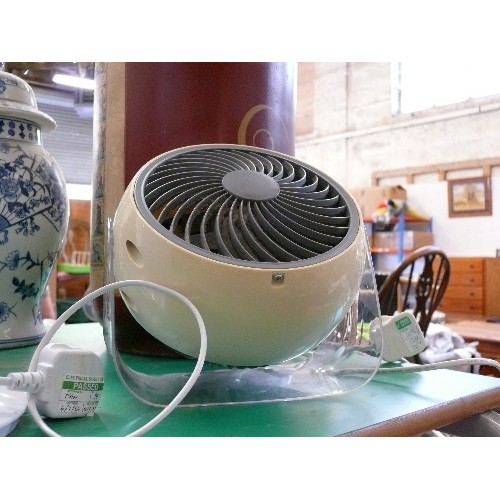 286A - A RETRO DESK FAN AND A TOWER FAN