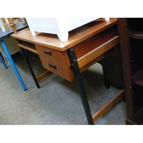 450 - 1960'S MID CENTURY TEAK DESK